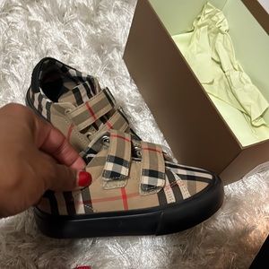 Burberry shoes Toddler size 24
